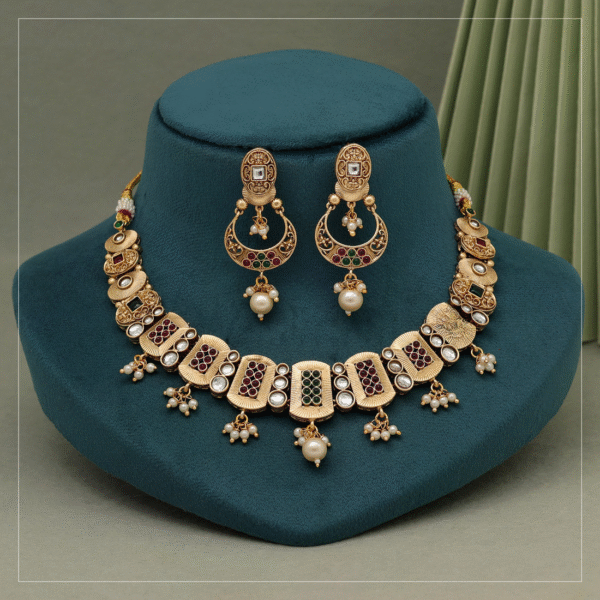 Antique Kundan Pearl Necklace Set - Image 3