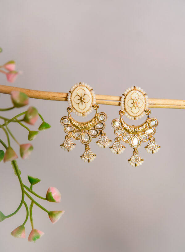 rajwada-pearl-kundan-earrings - Image 3