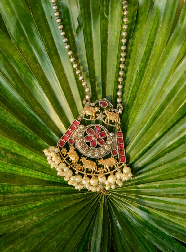 Regal Elephant Motif Necklace & Earrings Set - Image 4